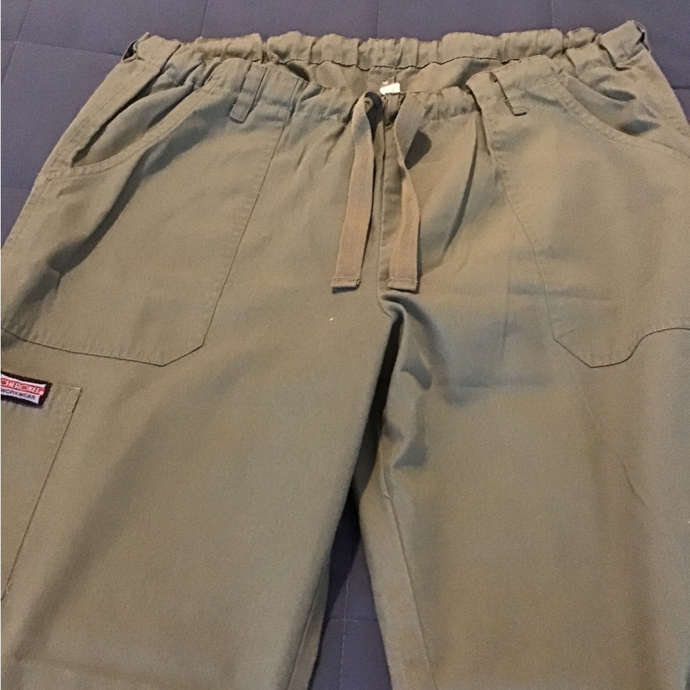 Scrubs. Cherokee. Sage green. Size Large. UGC